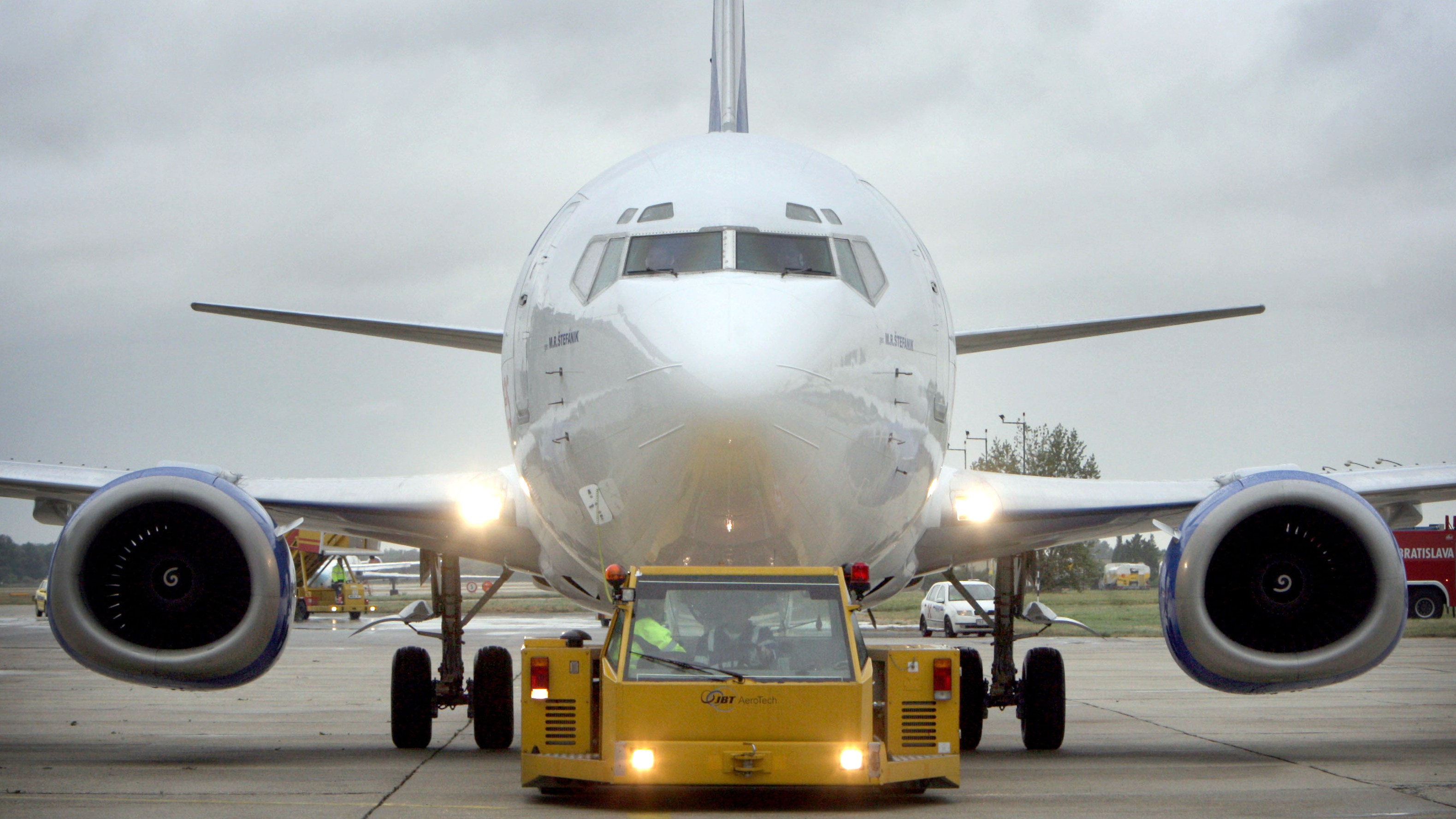 Letisko_Bratislava_lietadlo